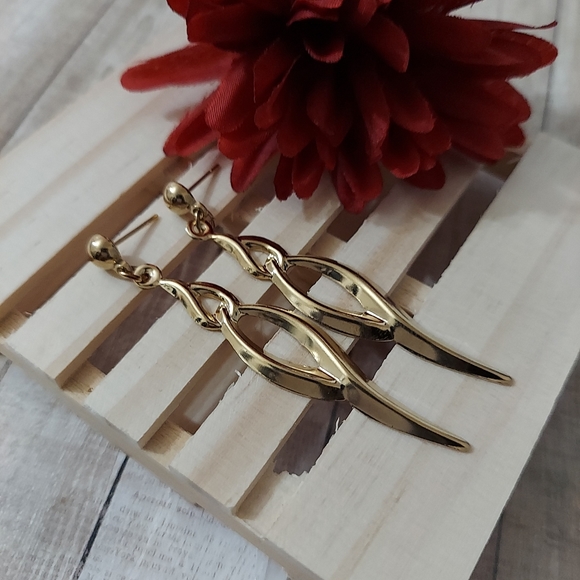 E1700 Gold Drop Earrings - Picture 15 of 16